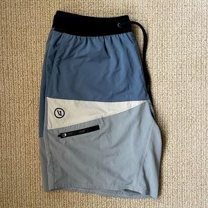 Vuori Colorblock Kore Short, Light Azure/Steel/Vapor x Size Men Large